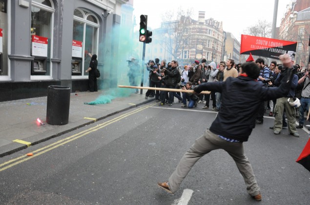 Clashes erupt at HSBC Cambridge Circus